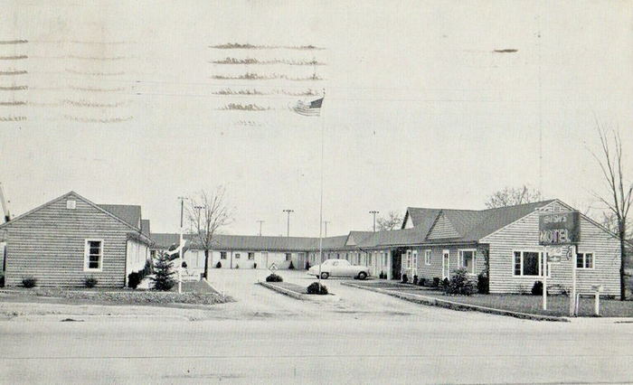 Bushs Motel - Old Postcard (newer photo)